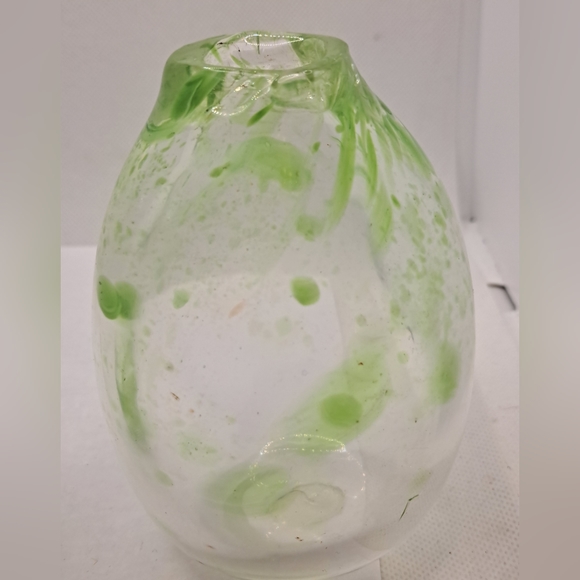 Two Art Glass Vases.  Beautiful green swirls in glass. - Picture 4 of 8